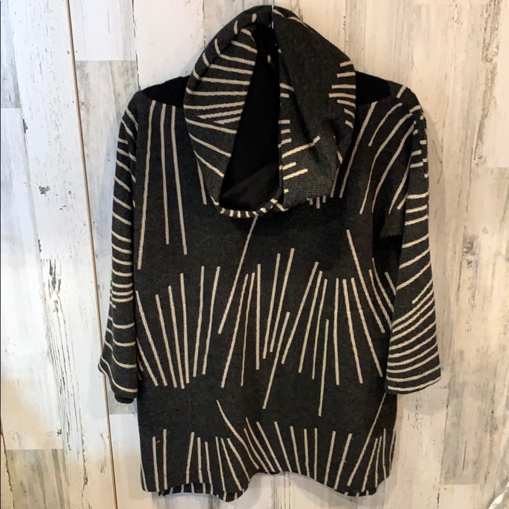 Terra 3/4 length sleeve w/ removable neck scarf